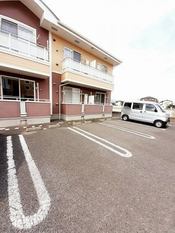 ソルジェンテＢの駐車場|駐車場に車を止められます