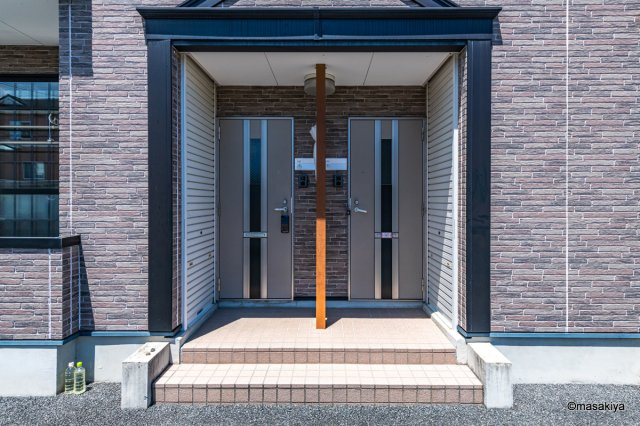 ミ・カサ・こまくさのエントランス|玄関