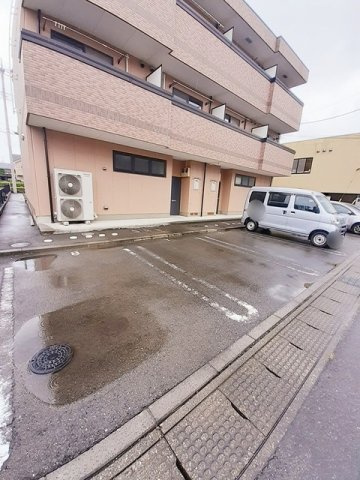 ラ・ビエントの駐車場|駐車場があるので、車を買う予定の方も安心です