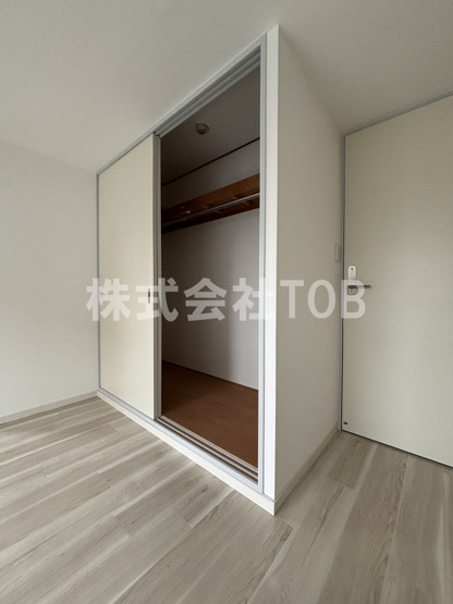 【収納】 | ミール千歳烏山 | 玄関側洋室クローゼット