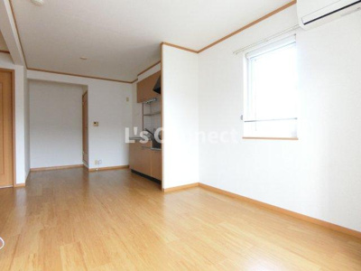 【居間・リビング】 | ＶＩＶＡＣＥ雷神Ｃ棟 | 角部屋で２面に窓があります。