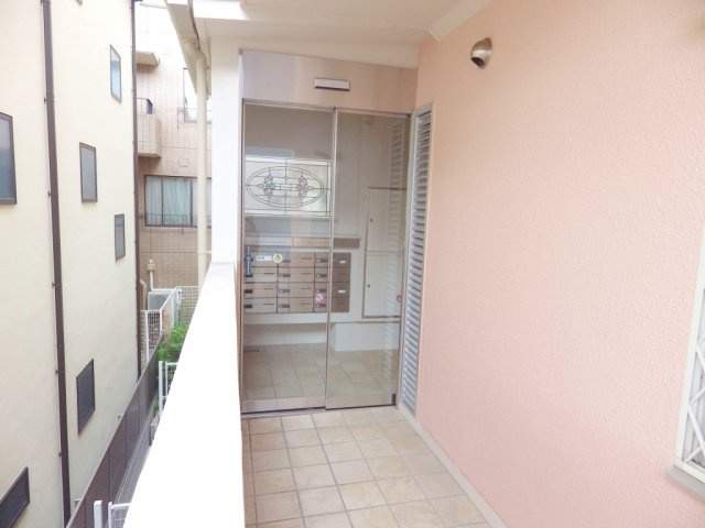 白山シルクハイツのエントランス