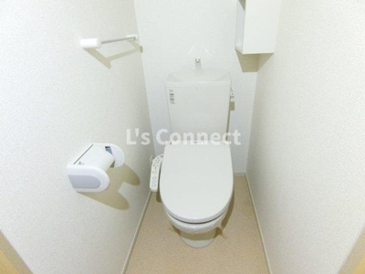 【トイレ】 | ソレイユ | 温水洗浄便座付きのトイレ。