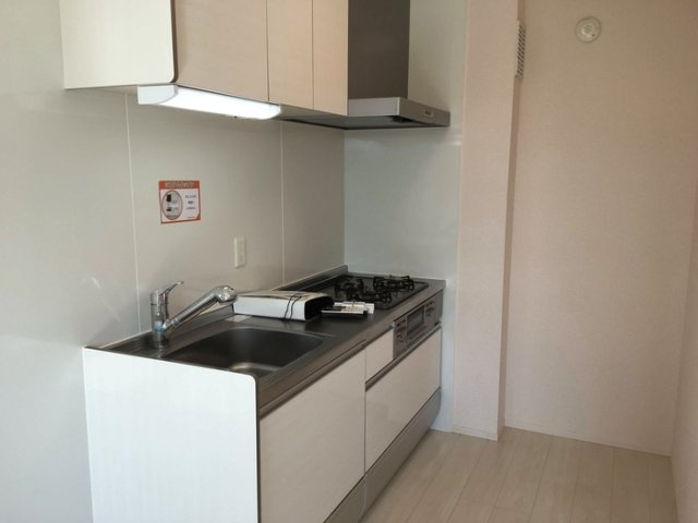 フォーライフ21のキッチン|3口コンロ・グリル付のシステムキッチンです♪