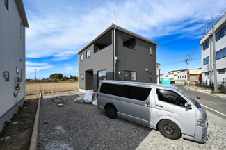 【駐車場】 | 並列駐車可能なカースペースです！お客様も遊びに来やすいですね♪
