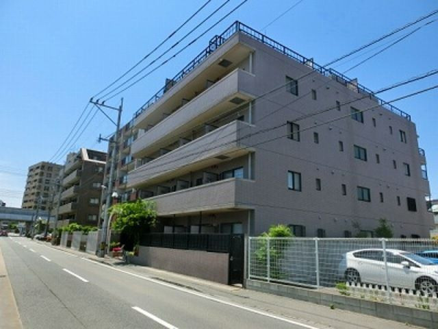 ピュアドームスタジオーネ平尾の外観