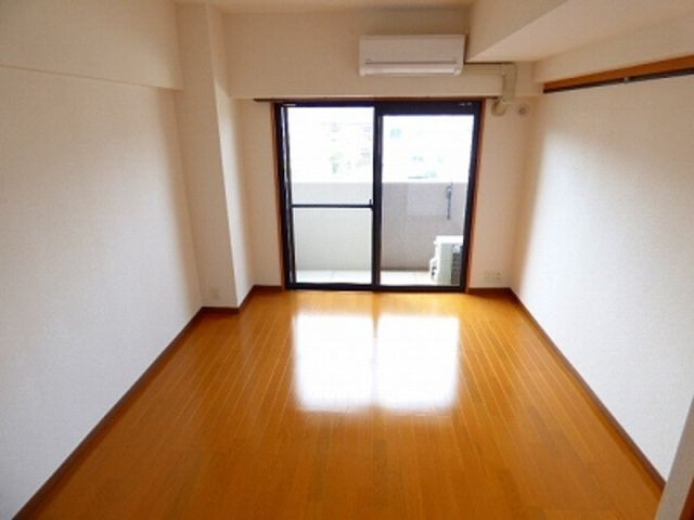 ピュアドームスタジオーネ平尾の居間・リビング