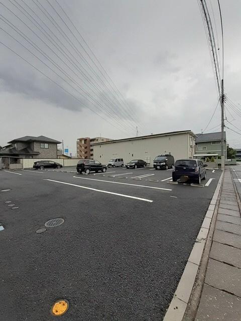 メゾン　ファミールⅠの駐車場