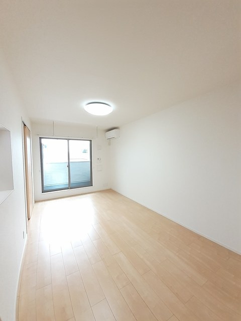 メゾン　ファミールⅠの居間・リビング