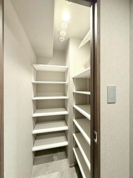 ルネサンス赤坂プレミアムコートの居間・リビング