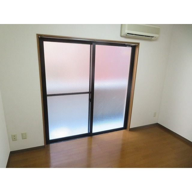 クレール・カサベルデの居間・リビング|洋室