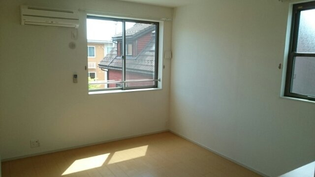 クロッシングⅡＢの居間・リビング|ゆったり過ごせるリビングです