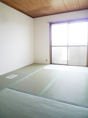 収納付の６帖和室