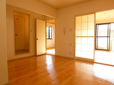 ダイニングキッチン8.5帖あります