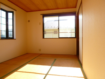 和室６帖　２面採光出窓付き