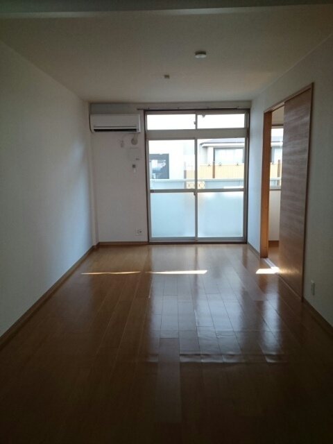 ニューシティヒラタＡの居間・リビング