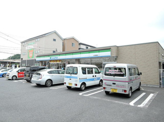 ファミリーマート 大和西鶴間店まで500ｍ