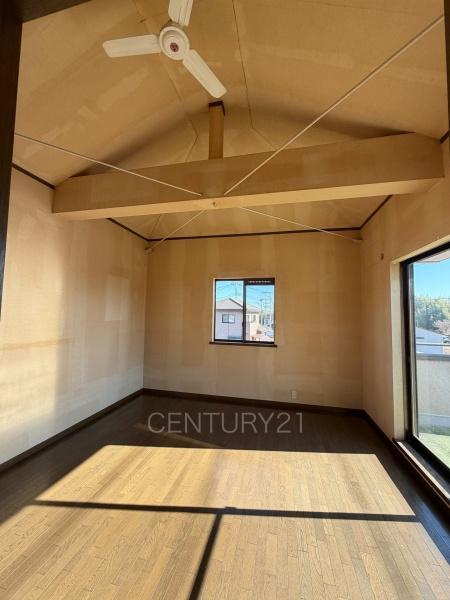 安中市郷原中古住宅の洋室|２面採光の明るい洋室です。