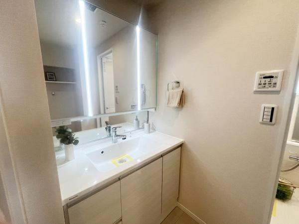 宮前平ロイヤルマンションの独立洗面台