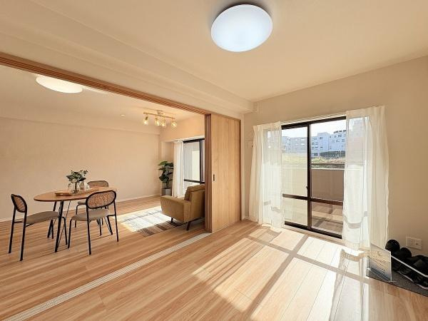 【居間・リビング】 | 和泉中央パーク・ホームズ　中古マンション