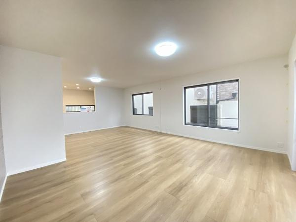 【居間・リビング】 | 須磨区北落合2丁目　中古戸建