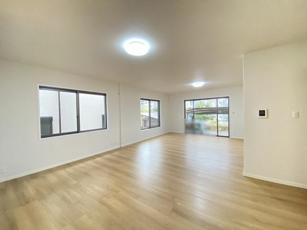 【居間・リビング】 | 須磨区北落合2丁目　中古戸建