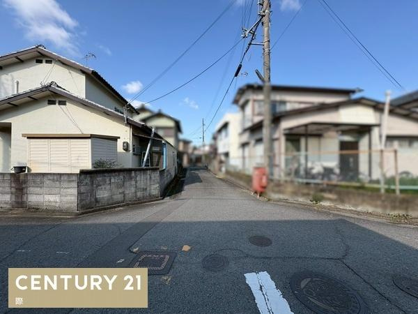 岩出市南大池　中古戸建の前面道路含む現地写真