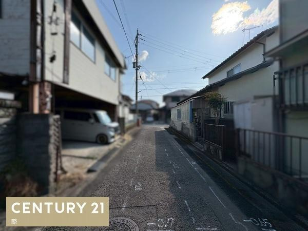 岩出市南大池　中古戸建の前面道路含む現地写真