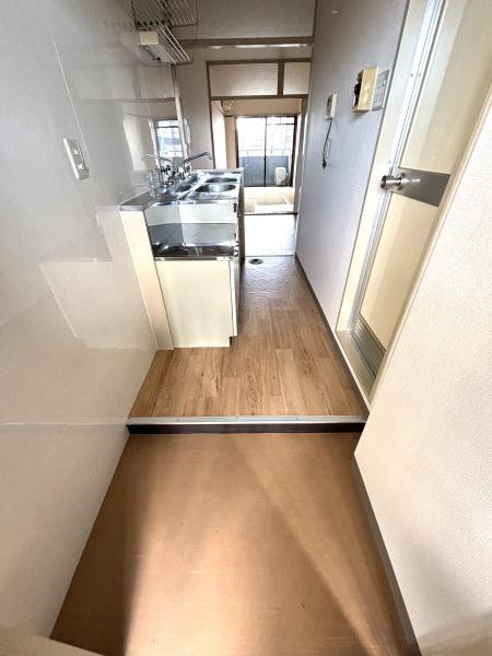 カワオトビルの玄関