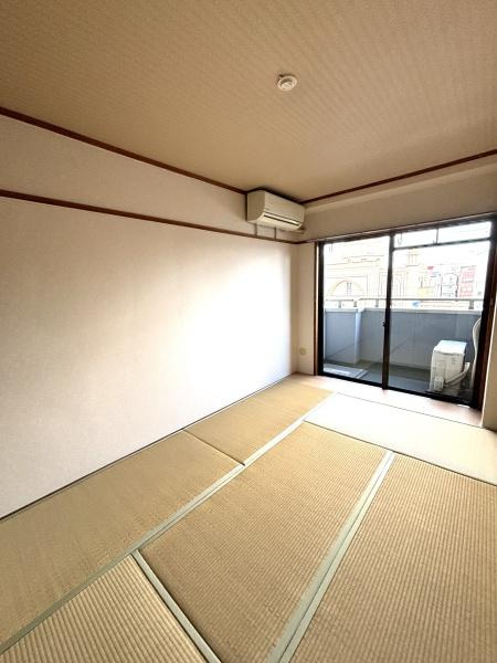 カワオトビルの洋室