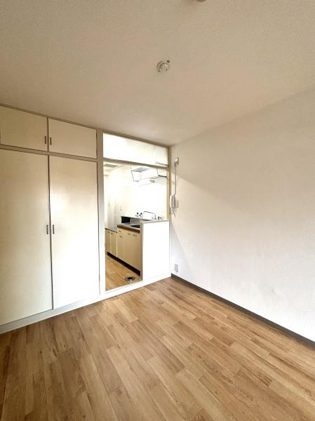 カワオトビルの洋室