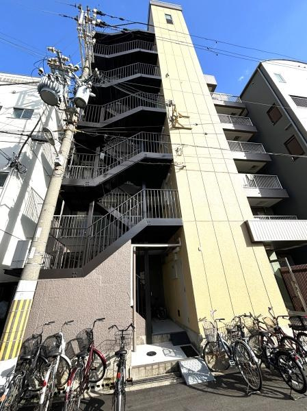 カワオトビルの外観