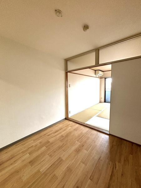 カワオトビルの居間・リビング