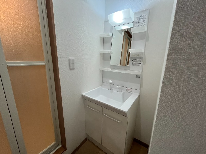 千葉市花見川区横戸町のアパートの洗面所