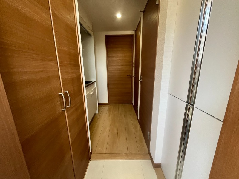 千葉市花見川区横戸町のアパートの玄関