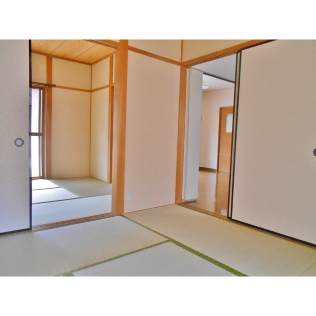 岐阜市長良宮路町１丁目の一戸建ての居間・リビング