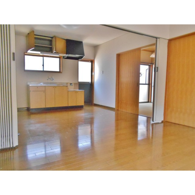 岐阜市長良宮路町１丁目の一戸建ての居間・リビング