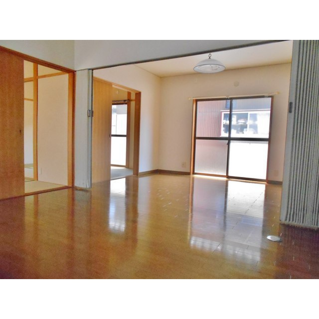 岐阜市長良宮路町１丁目の一戸建ての居間・リビング