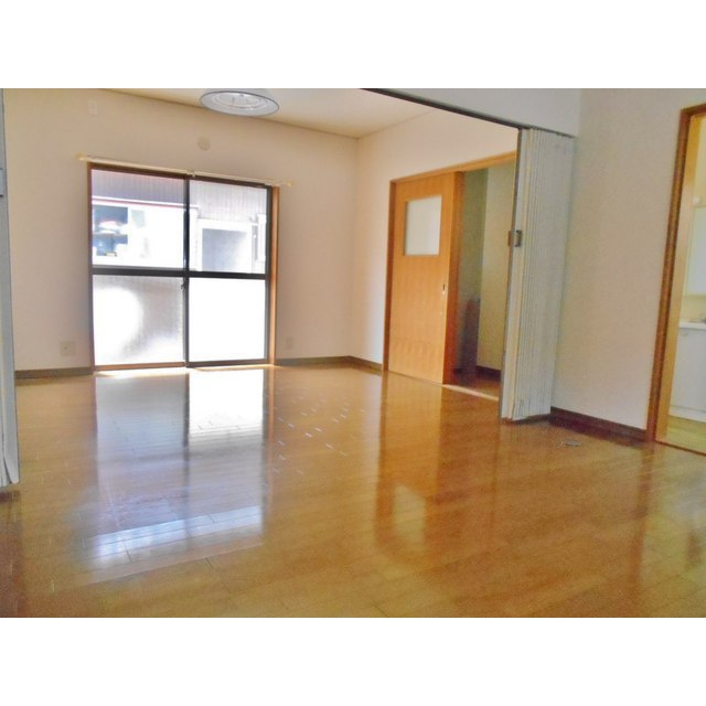 岐阜市長良宮路町１丁目の一戸建ての居間・リビング