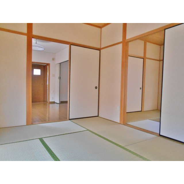 岐阜市長良宮路町１丁目の一戸建ての居間・リビング