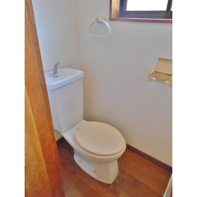 岐阜市長良宮路町１丁目の一戸建てのトイレ