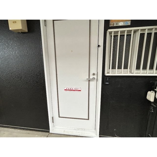 ファインハイツC棟の玄関