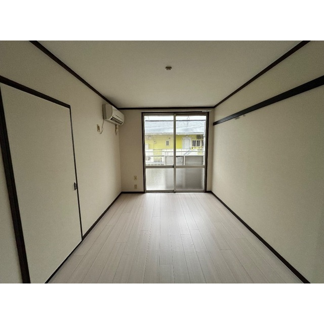 ファインハイツC棟の居間・リビング