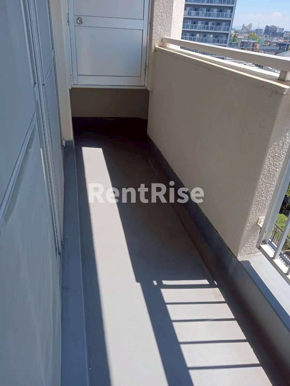 ハイツ高御堂F棟のバルコニー