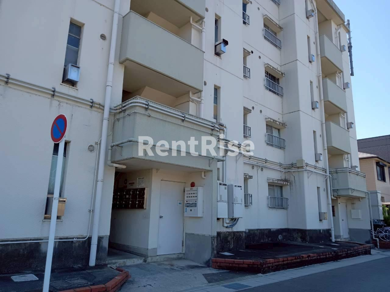 ハイツ高御堂F棟の外観