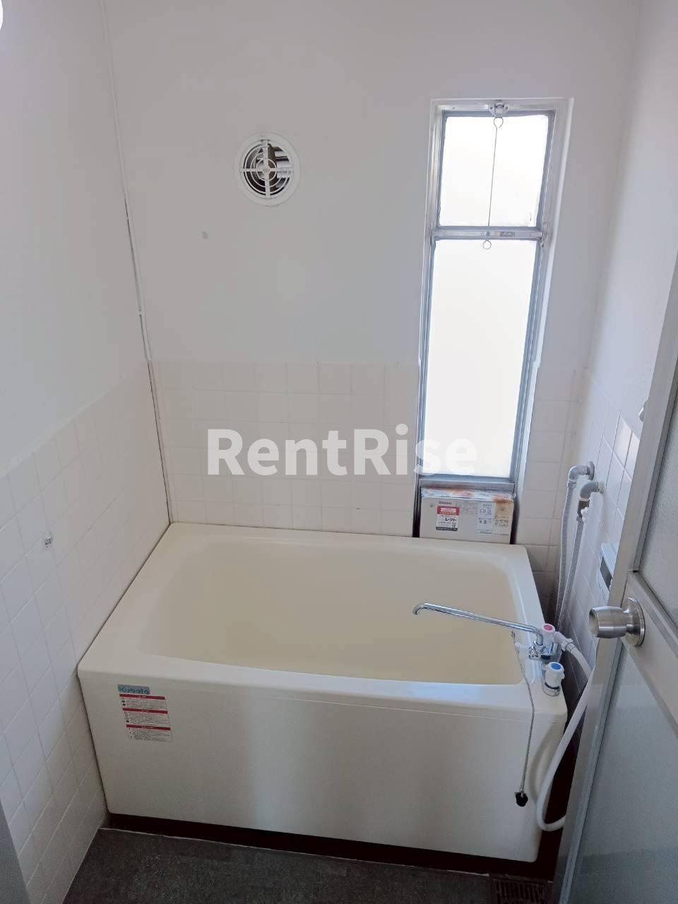 ハイツ高御堂F棟の浴室