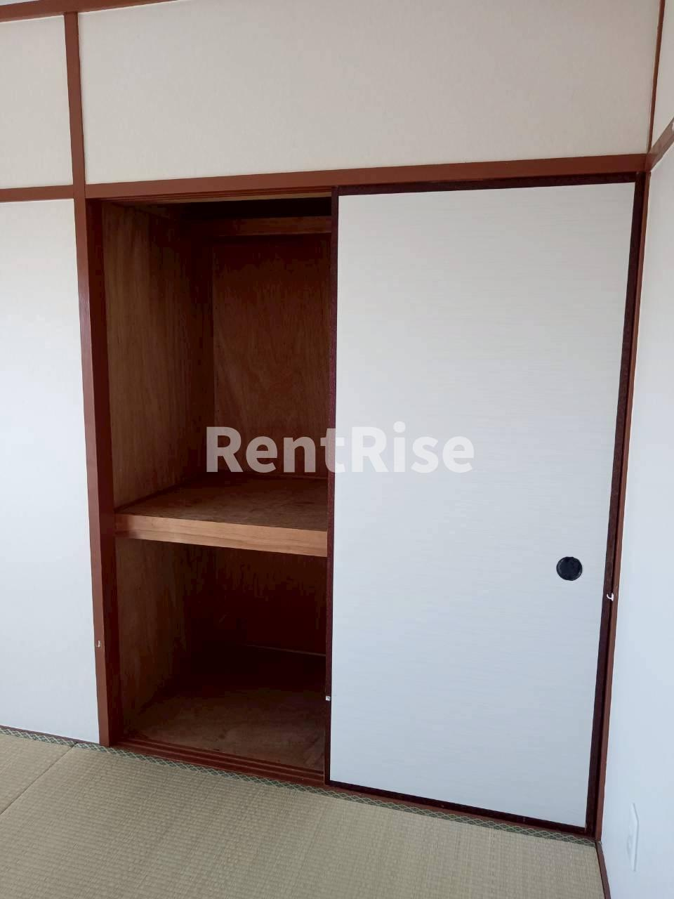 ハイツ高御堂F棟の収納