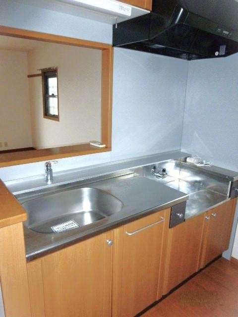 ソレイユ参番館のキッチン|コンパクトなキッチンで掃除もラクラク