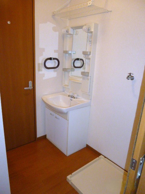 ソレイユ参番館の洗面所|脱衣スペースもあります