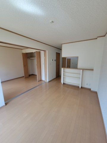 ビレッジ日蔭Nの居間・リビング